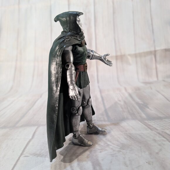 Marvel Select Doctor Doom Action Figure Diamond Select Toys - Picture 7 of 9